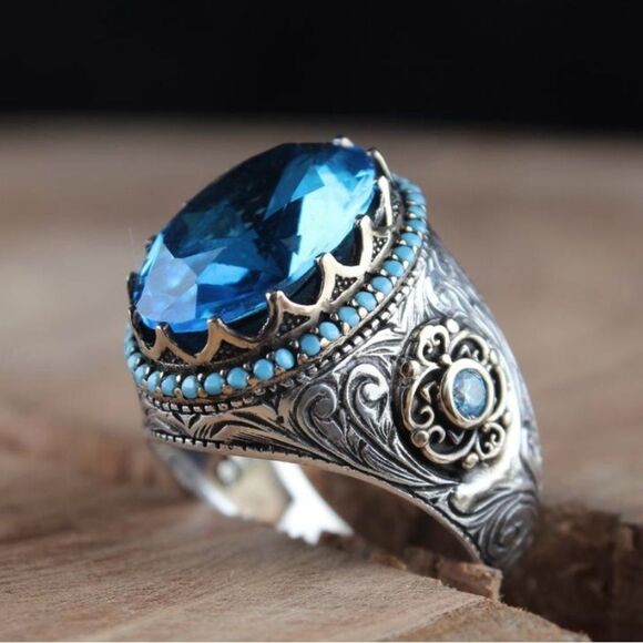 🩵 NEW Elegant & Sparkling Blue and Silver Ring 🩵 - Picture 1 of 5